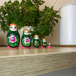 Russian Nesting Dolls Set of 5 pcs - Matryoshka in Green Head Scarf and Sarafan with Rose Flowers