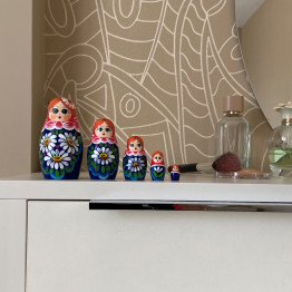 Russian Nesting Dolls Set of 5 pcs - Russian Doll with with Bouquet of Chamomile Flowers
