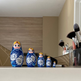 Nesting Dolls Set of 5 pcs in Blue Sarafan with Daisy Flowers