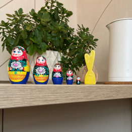 Matryoshka in Red Headscarf with Daisies (Set of 5 pcs)