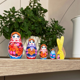Wooden classic matryoshka doll set with lilies and bluebells, 5 pieces