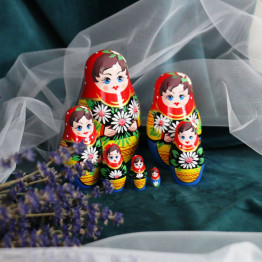 Matryoshka Doll in Red Head Kerchief and Daisy Flowers - Set of 7 pc