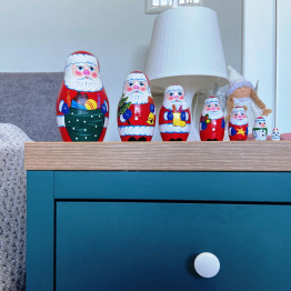 Wooden Santa Figurine Set of 7 Pcs – Hand-Painted Folk Art Toy for Holiday Gift Giving 