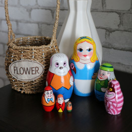 Alice in Wonderland Nesting Dolls Set 7 pcs - Russian Matryoshka Dolls - Alice in Wonderland Figure