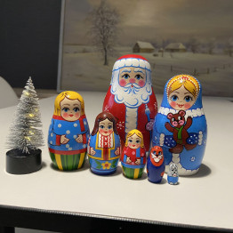 Christmas Nesting Doll Set – 7-Piece Hand-Painted Matryoshka Featuring Ded Moroz & Snegurochka