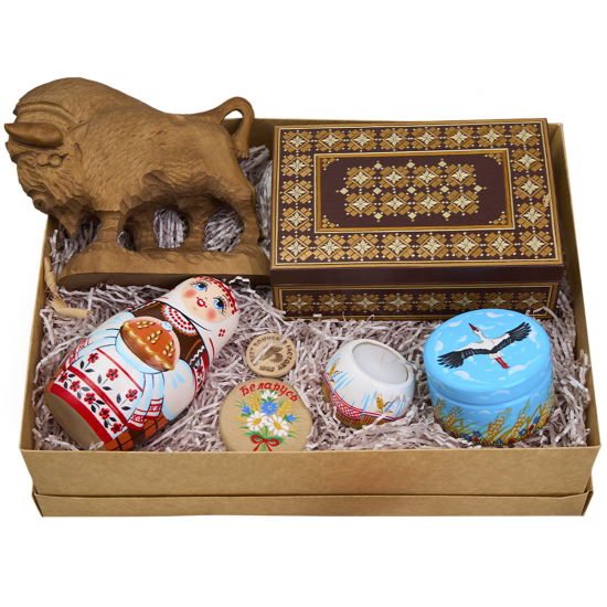 Belarusian Folk Art Gift Set with Handcrafted Wooden Souvenirs