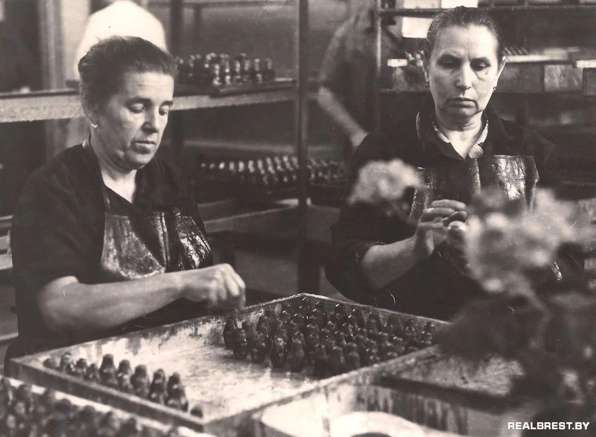 Founding of the Souvenir Factory