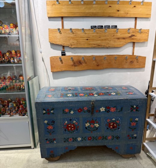 Details of painting and souvenirs
